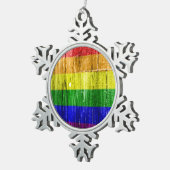 虹の旗の正方形の木製パターン- .PNG スノーフレークピューターオーナメント (右)