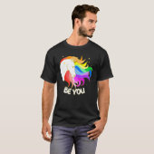 虹の杖で魔法のユニコーンを身に着ける Tシャツ (正面フル)