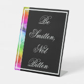 虹の水の色は臭気スプレーを食べていないsmitten 台座サイン (正面)