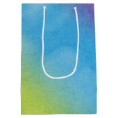 虹の波に乗る誕生日のサーファー ミディアムペーパーバッグ (裏面)