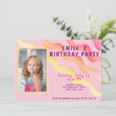 虹の波スターズピンクの女の子フォトバースデーパーティー 招待状 (スタンド正面)