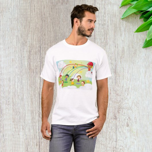 虹の消防士のスプレーの下で遊ぶ子供たち Tシャツ