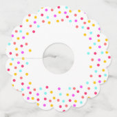 虹の紙吹雪の明るく、多彩なパーティーの点 ワイングラスタグ (正面)