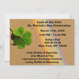 虹の紫と緑のクローバーを飲むアイルランドの祝い 招待状