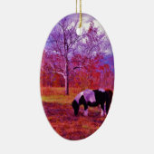 虹の色のフィールドにポニー セラミックオーナメント (右)