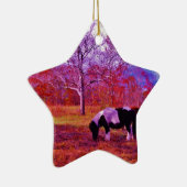 虹の色のフィールドにポニー セラミックオーナメント (右)