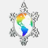 虹の色の惑星地球 スノーフレークピューターオーナメント (右)