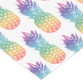虹の色の熱帯パイナップルの果実パターン ショートテーブルランナー (コーナー)