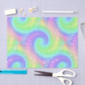 虹の螺線形の波によってはねかかられるティッシュペーパー 薄葉紙 (クラフト)
