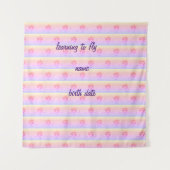 虹の赤ちゃん鳥が飛ぶことを学ぶ カラフル タペストリー (正面)