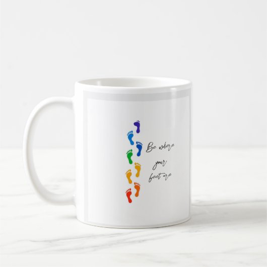 虹の足跡クラシックマグカップ - Be Where Your Feet Are コーヒーマグカップ (左)