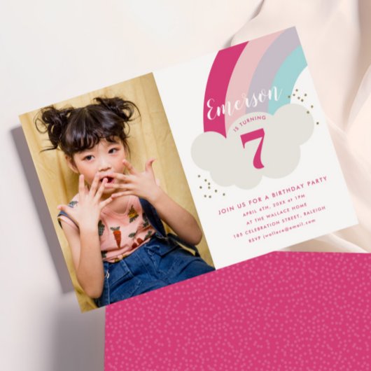 虹の雲の子供の写真の誕生日パーティー 招待状