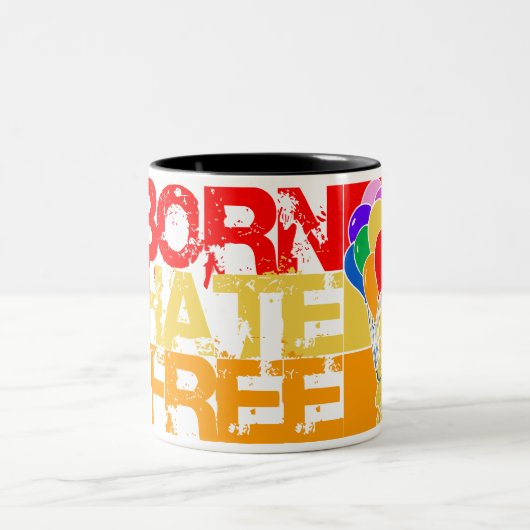 虹の風船。生まれ嫌い無料。 ツートーンマグカップ (中央)