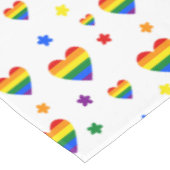 虹のLGBTハートとカラフル花のパターン テーブルクロス (アングル)