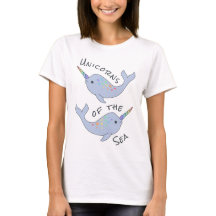 虹のNarwhalの海のユニコーンのTシャツ