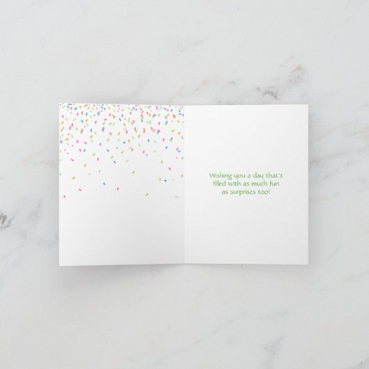 虹はfloweのいとこのモノグラムの誕生日を風船のようにふくらませます カード (内部)