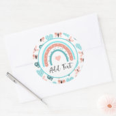 虹パーソナライズされた、蝶とハート ラウンドシール (封筒)