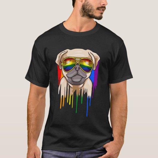 虹色のサングラスをかけたかわいいパグ Tシャツ (正面)