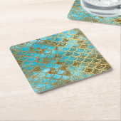 虹色のティール(緑がかった色)の金ゴールドのグリッターの人魚の魚スケール スクエアペーパーコースター (アングル)