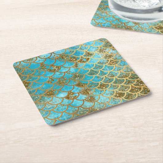 虹色のティール(緑がかった色)の金ゴールドのグリッターの人魚の魚スケール スクエアペーパーコースター (アングル)