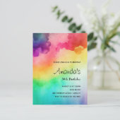 虹色の抽象的なデザインの誕生日招待状 ポストカード (スタンド正面)