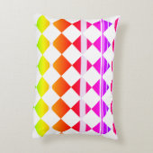 虹色の白いダイヤモンドパターンのアクセント枕 アクセントクッション (裏面(縦))