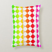 虹色の白いダイヤモンドパターンのアクセント枕 アクセントクッション (正面(垂直))