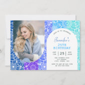 虹色の青いストライプの花のアーチ写真の誕生日 招待状 (正面)