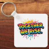虹色の「Together We Rise」デザイン キーホルダー (正面)