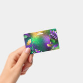 虹色のmardi gras背景とビーズ バッジ (手持ち)