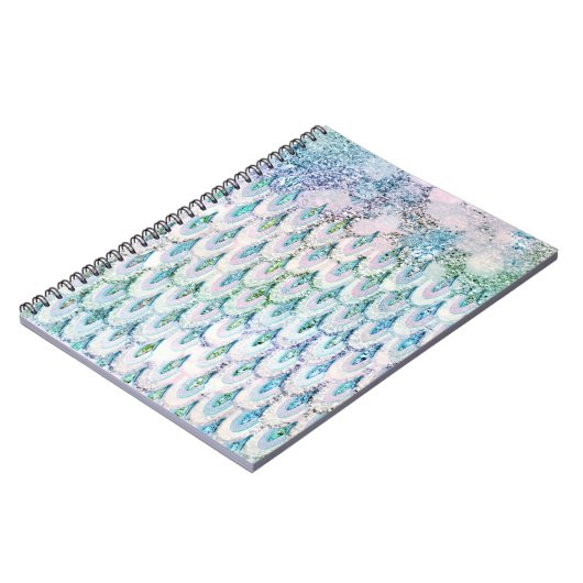 虹色ティール(緑がかった色)グリッターマーメイドフィッシュはかりで測 ノートブック (左側)