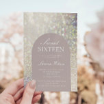 虹色バラ金ゴールドグリッターSweet sixteen 招待状<br><div class="desc">バラモダン金ゴールドのグリッターの背景と埃の多いピンクのアーチを持つガーリーsweet sixteen誕生日パーティーの招待は白いフォントでカスタム、あなたの情報はすべてエレガントのピンクの書である。</div>