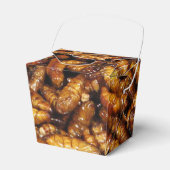 蚕のフライ…タイ通り食品 フェイバーボックス (正面サイド)