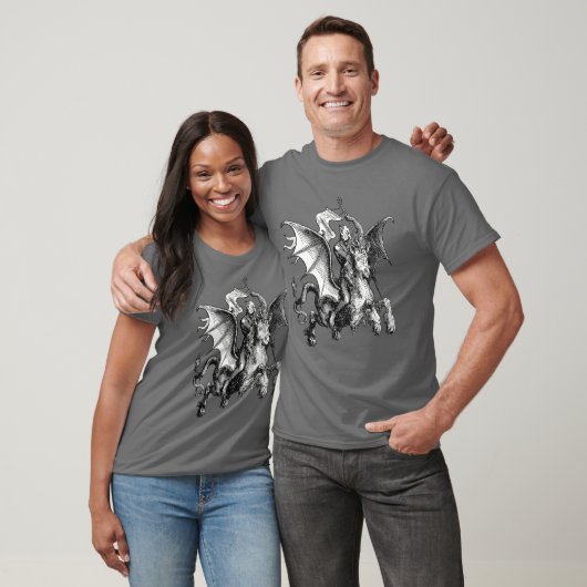 蛇に乗った上級デーモンが軍旗を持つ Tシャツ (ユニセックス)