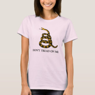 蛇のTシャツを踏み付けるな Tシャツ