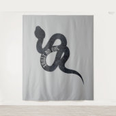 蛇を一人も信じない タペストリー (正面)