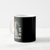 蛇を沼から追い出す切り株 コーヒーマグカップ (正面左)