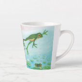 蛙が池に飛び込むイラストレーション カフェラテマグ (右)