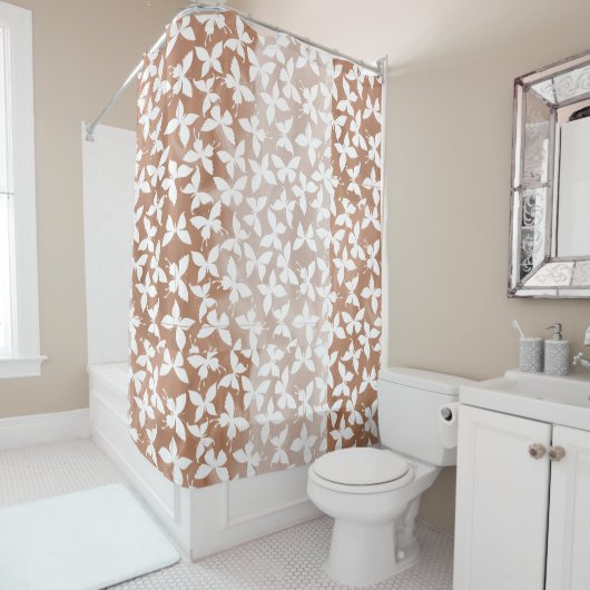 蛾の蝶のパターン シャワーカーテン (インサイチュ)