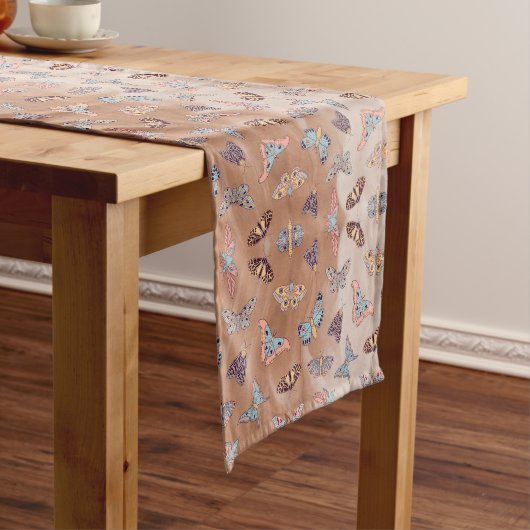 蛾の蝶のパターン ショートテーブルランナー (インサイチュ)