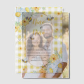 蜂と白の花ギンガムジェンダースペインのリビール ベラム紙招待状 (オフセット (カップル))