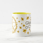 蜂にチャンスのマグを与えて下さい ツートーンマグカップ (中央)