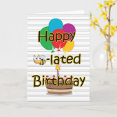 蜂のケーキおよび気球との遅れて誕生日 カード (黄色い花)