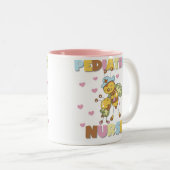 蜂の小児科のナースのマグ ツートーンマグカップ (正面右)