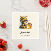 蜂の巣姿のかわいい女の子誕生日 スタンダードカクテルナプキン (インサイチュ)