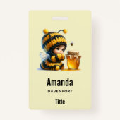 蜂の巣姿のかわいい女の子 バッジ (裏面)