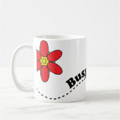 蜂の幸せな蜂および花の漫画として忙しい コーヒーマグカップ (左)