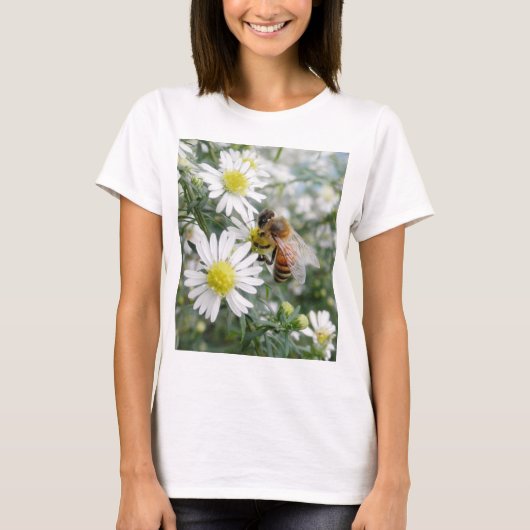 蜂の蜂蜜の蜂の野生の花の花のデイジーの写真 Tシャツ (正面)