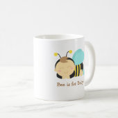 蜂はベビー、あるお母さんのためののまわりにのためです コーヒーマグカップ (正面右)
