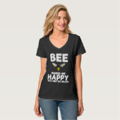 蜂は私を幸せにする養蜂家の動物のティー Tシャツ (正面フル)